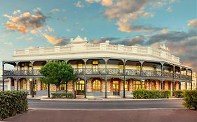 Farmers Home Hotel